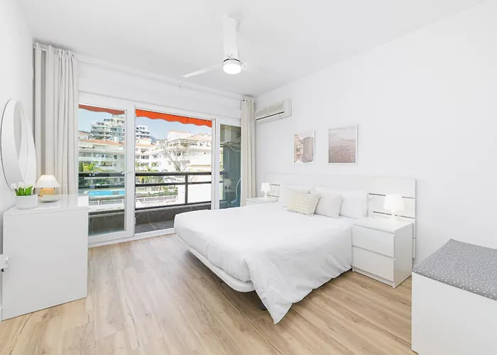 Amazing Carihuela View & Parking Apartament Torremolinos