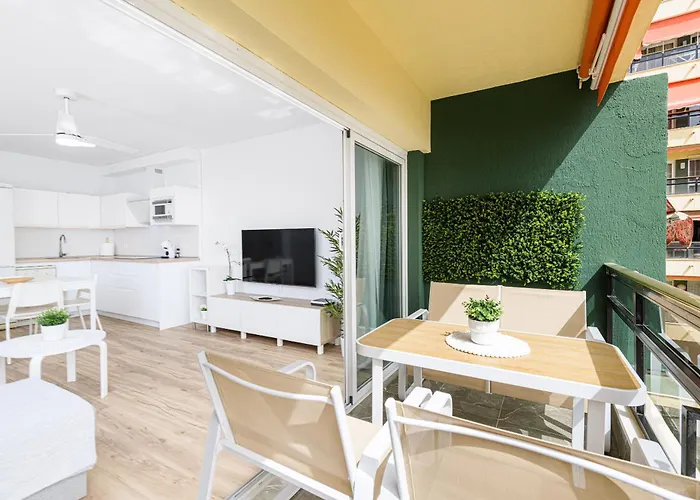 Amazing Carihuela View & Parking Apartament Torremolinos