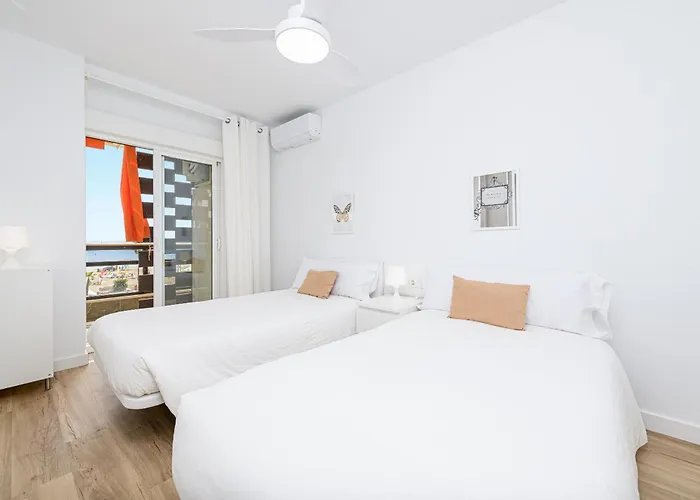 Amazing Carihuela View & Parking 토레몰리노스